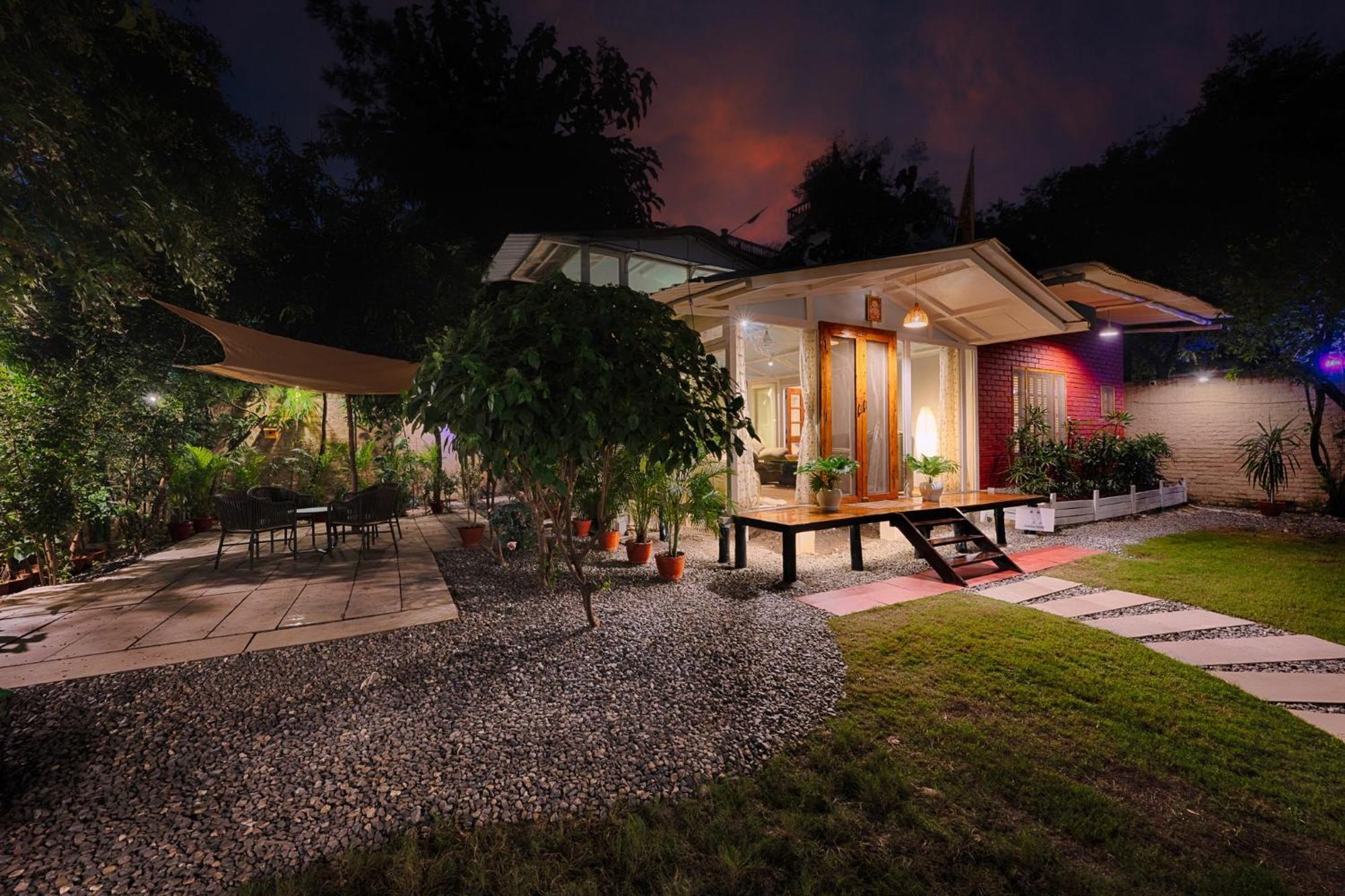 International Travellers' Hostel By Ith Stays Varanasi Esterno foto