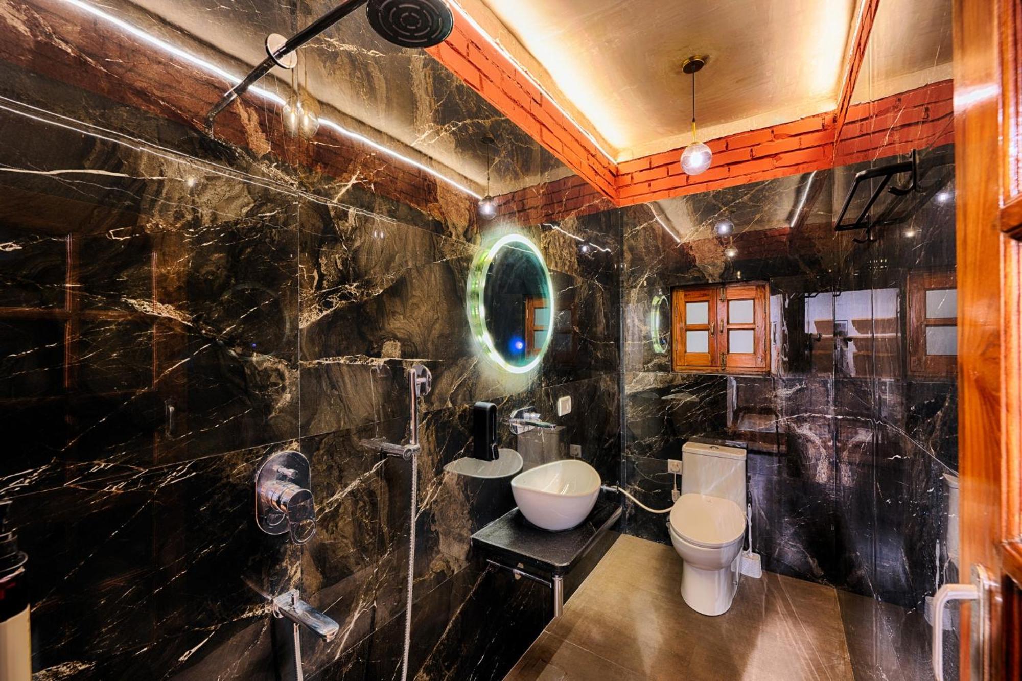 International Travellers' Hostel By Ith Stays Varanasi Esterno foto