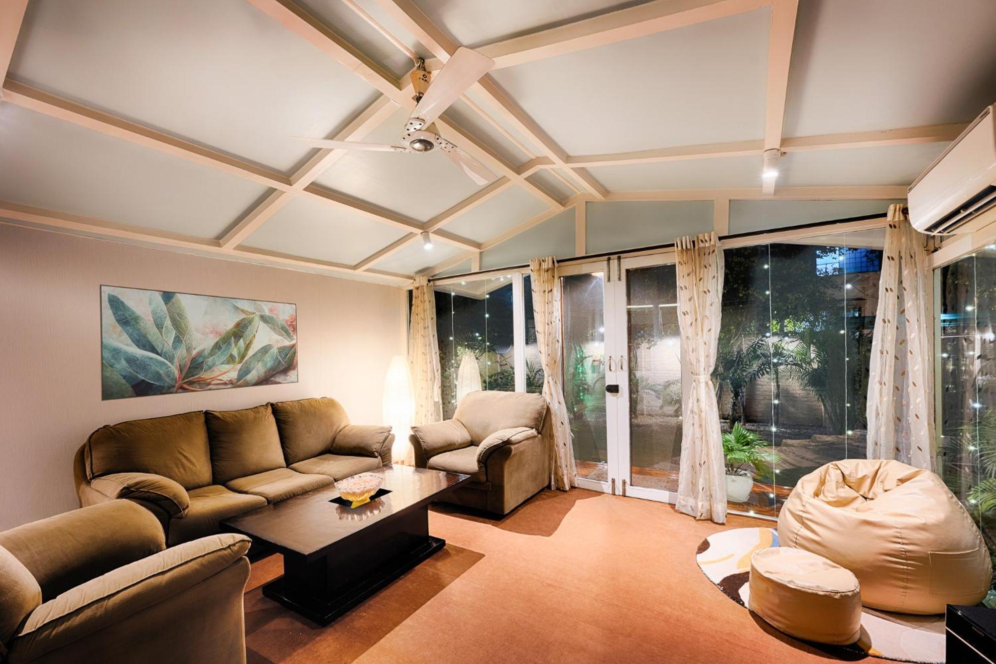 International Travellers' Hostel By Ith Stays Varanasi Esterno foto