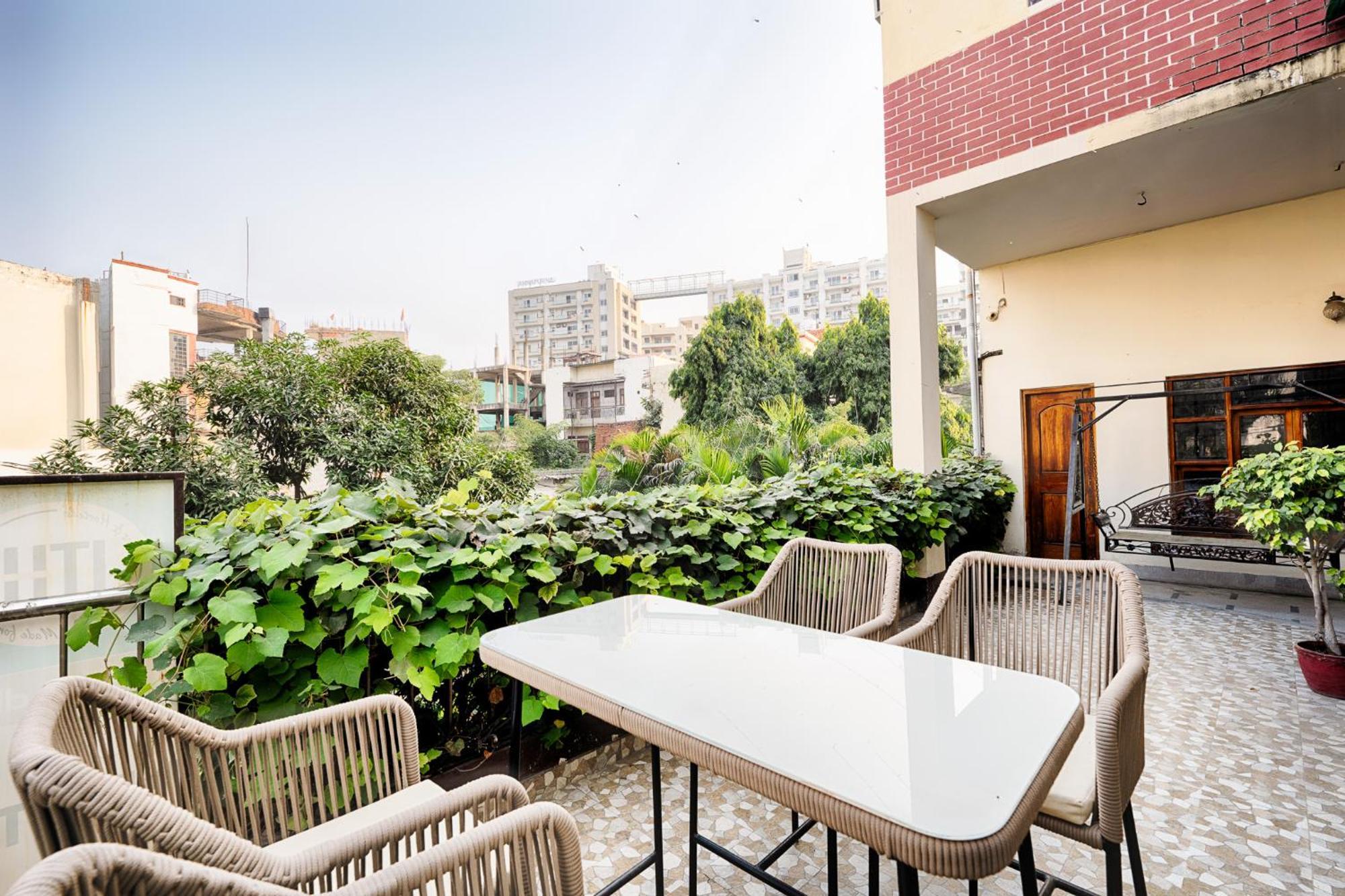 International Travellers' Hostel By Ith Stays Varanasi Esterno foto