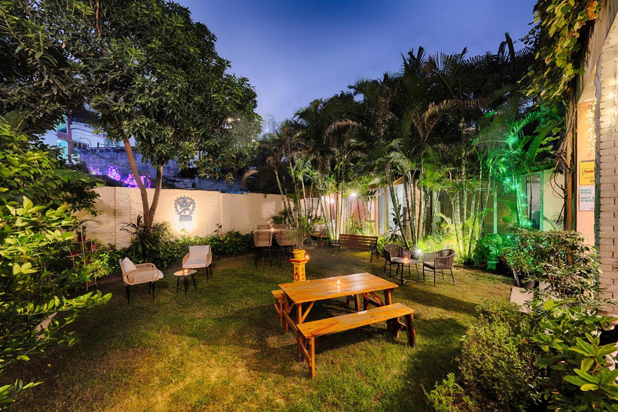 International Travellers' Hostel By Ith Stays Varanasi Esterno foto