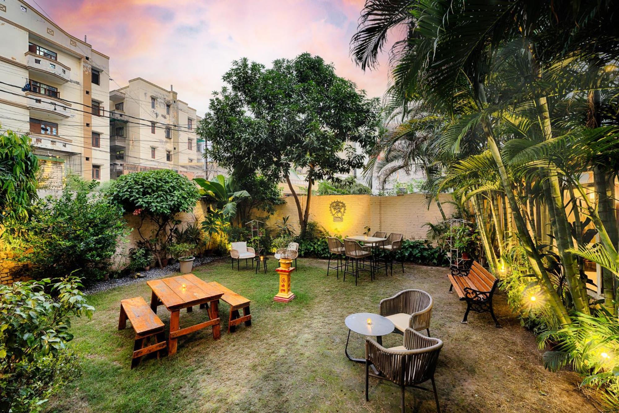 International Travellers' Hostel By Ith Stays Varanasi Esterno foto