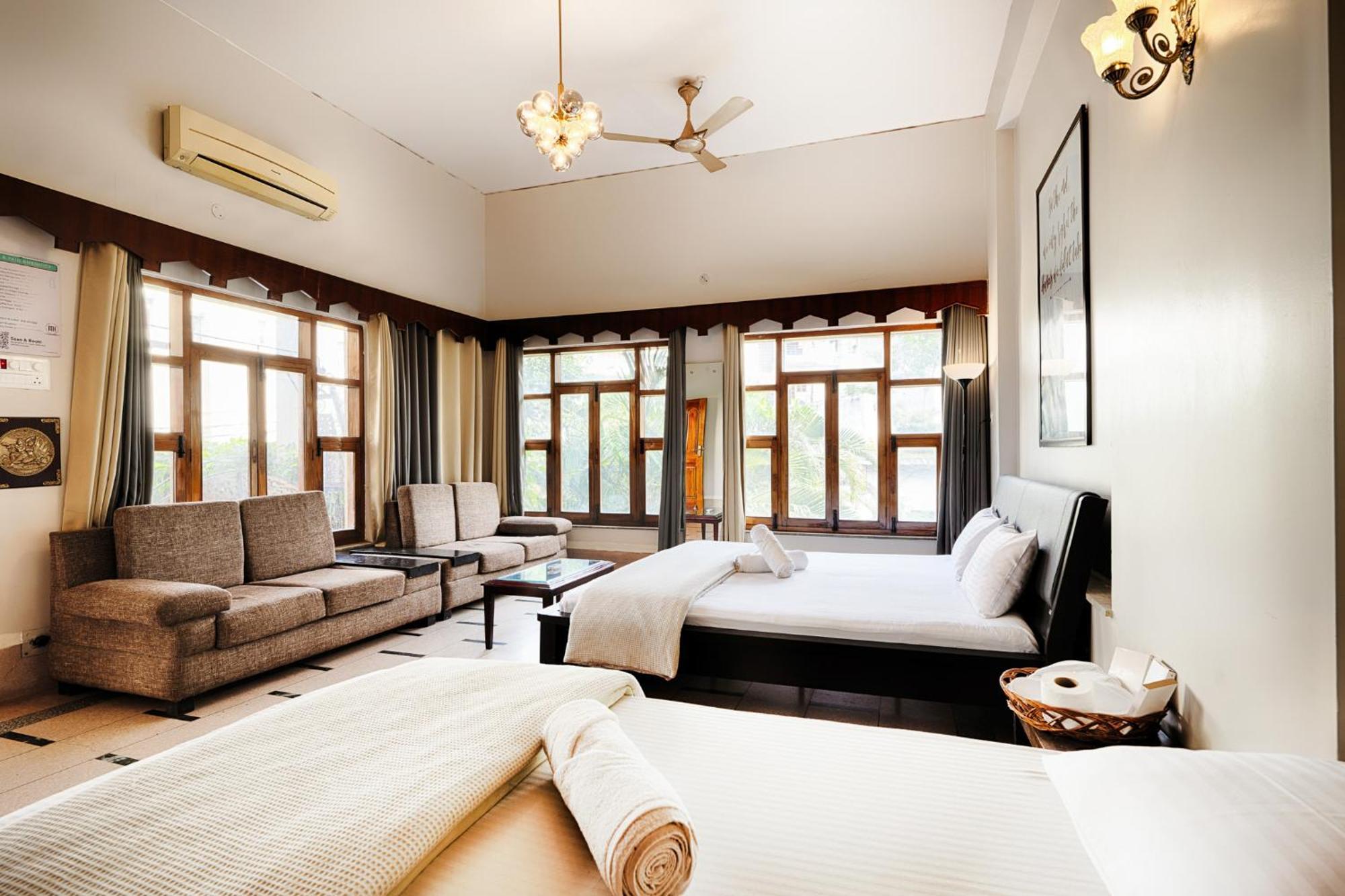 International Travellers' Hostel By Ith Stays Varanasi Esterno foto