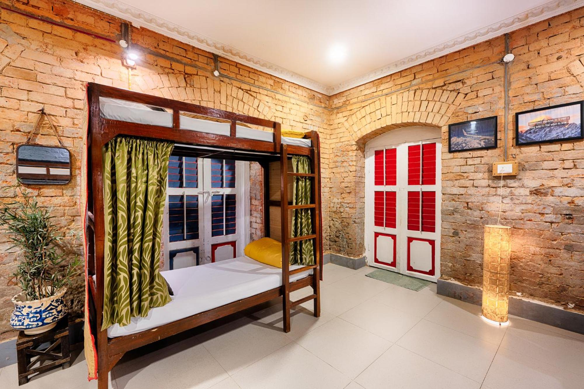 International Travellers' Hostel By Ith Stays Varanasi Esterno foto