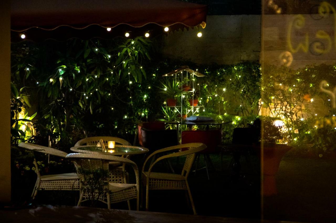 International Travellers' Hostel By Ith Stays Varanasi Esterno foto